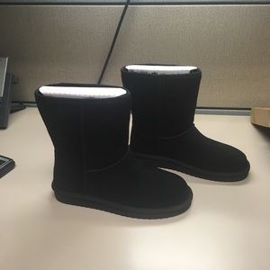 NWT Koolaburra by Ugg Koola short black boots